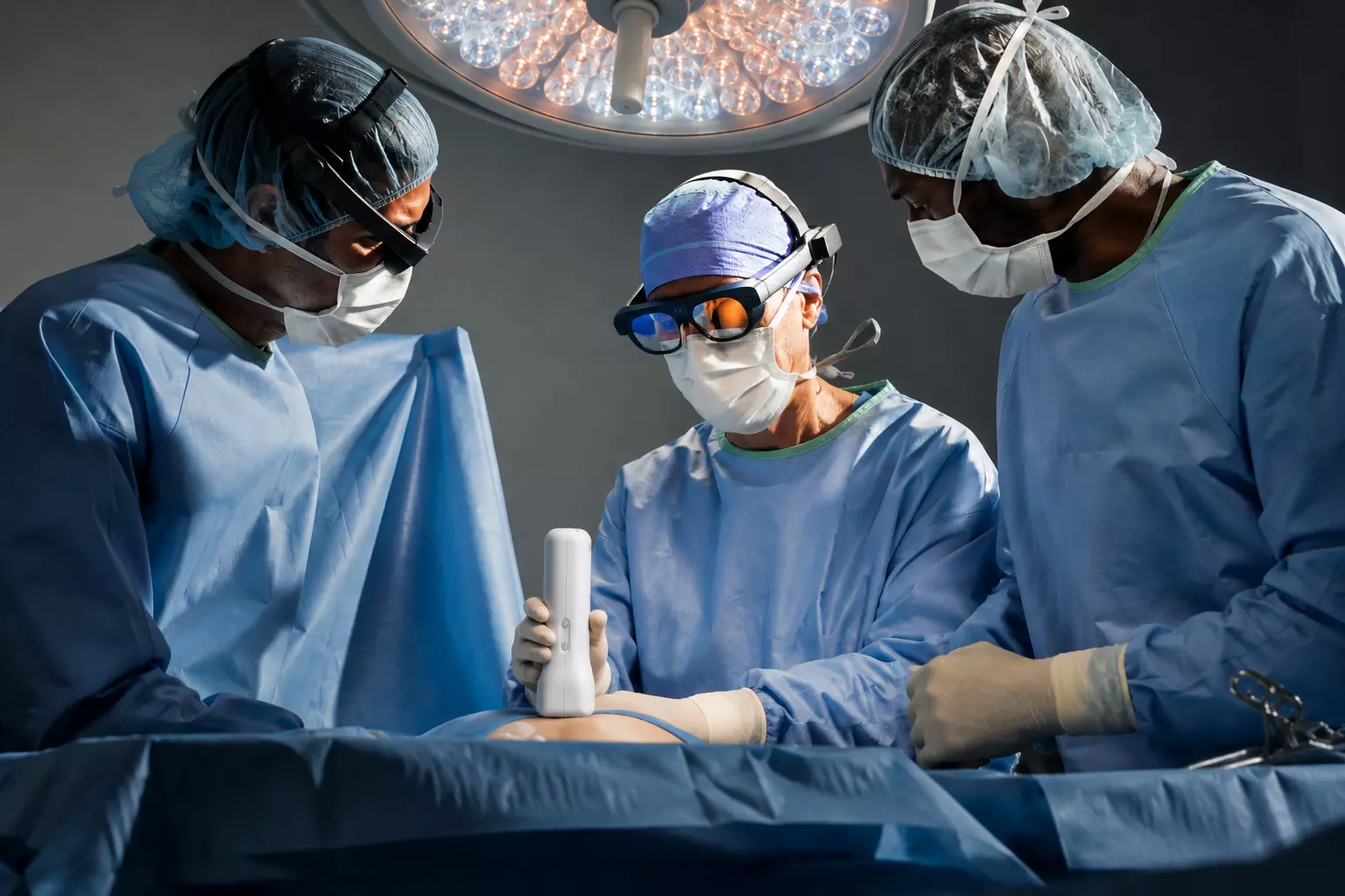 Surgeon using POSICS AR glasses in the operating room
